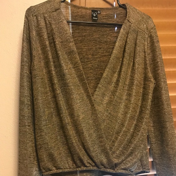 Stylish brown/tan v-neck - Picture 3 of 3